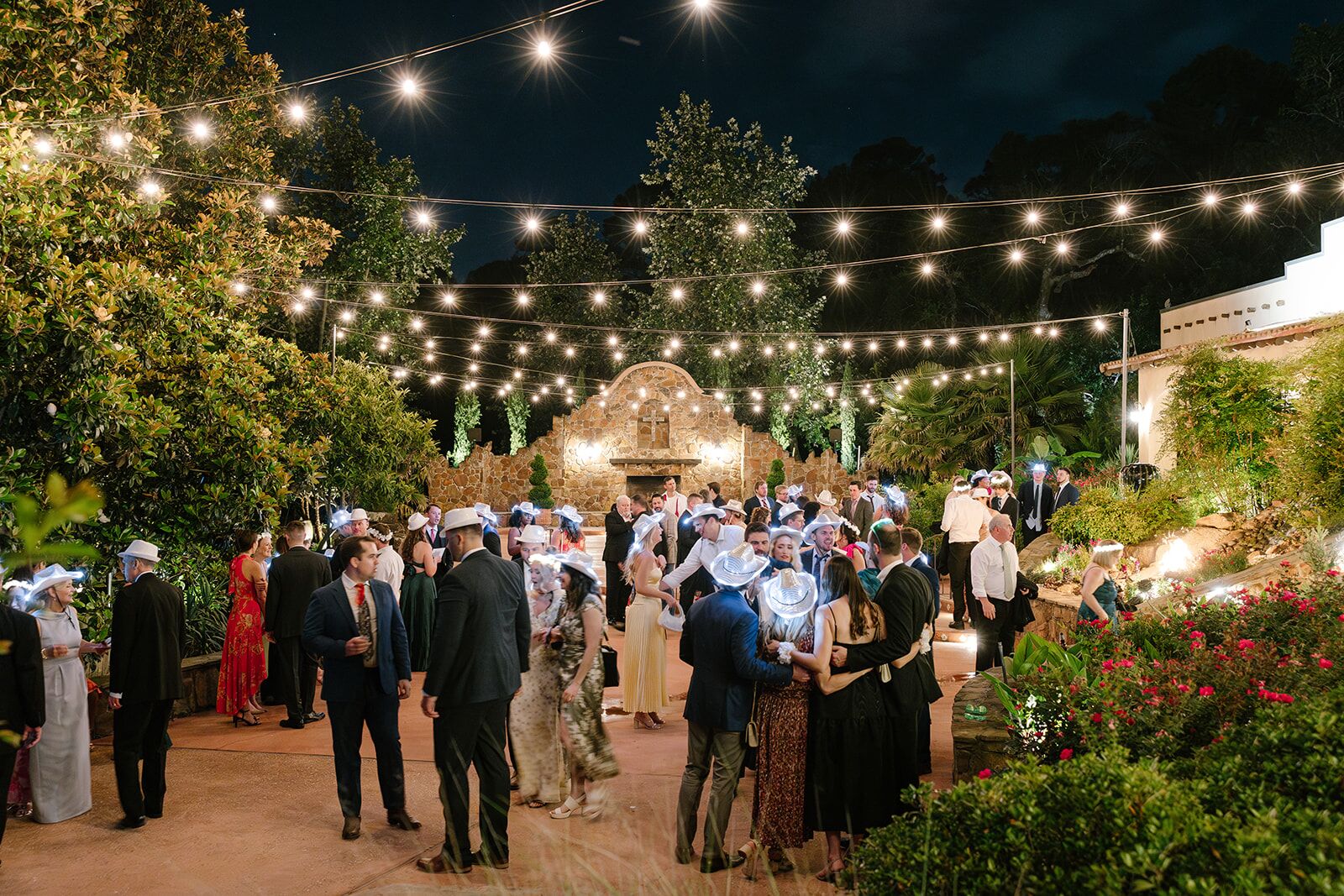 (Photo courtesy of Veil and Vow Photography) (Photo courtesy of Veil and Vow Photography)